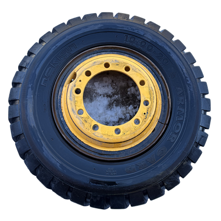 Däck på fälg 10,00-20